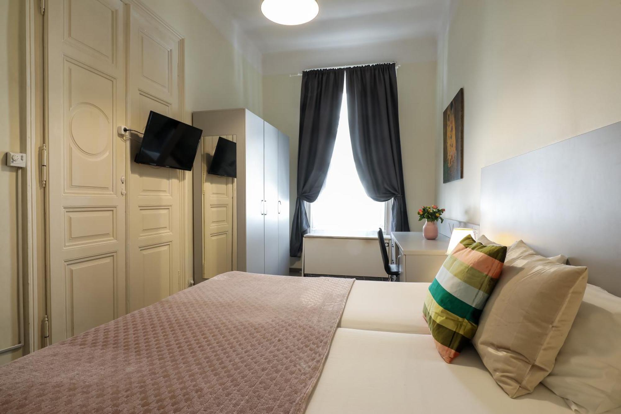 Ozone Private Rooms Будапеща Екстериор снимка