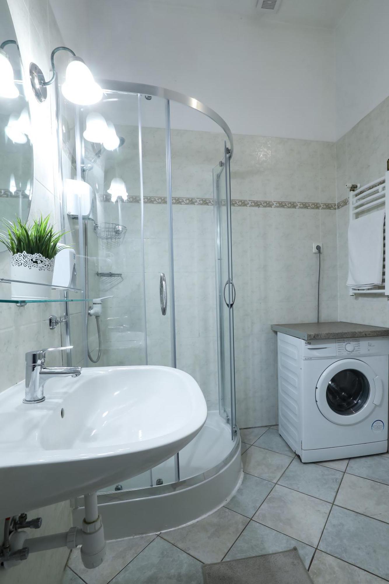 Ozone Private Rooms Будапеща Екстериор снимка