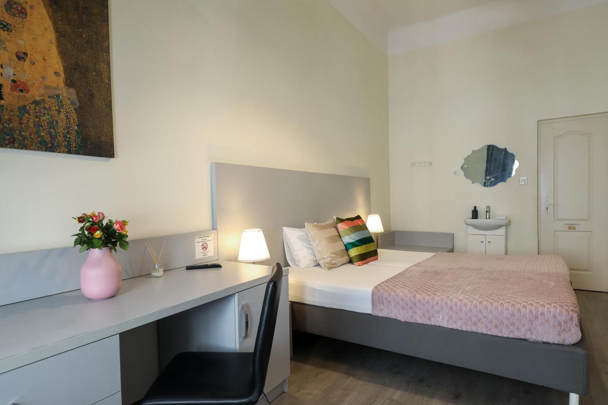 Ozone Private Rooms Будапеща Екстериор снимка