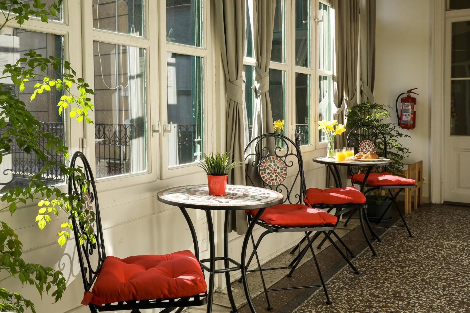 Ozone Private Rooms Будапеща Екстериор снимка